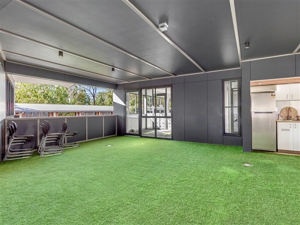 16 Alfresco